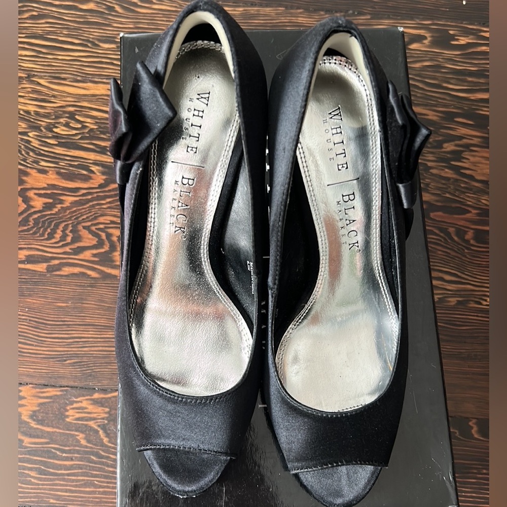 White House Black Market Naples black heels with bow - size 6.5